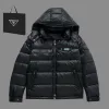 Hochwertige Prada Daunenjacke Schwarz Nylon Atmungsaktiver Stil