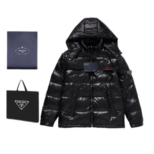 Prada Daunenjacke in Premiumqualität, schwarzes Nylon, atmungsaktiv, luxuriös