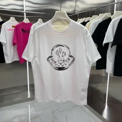 Hochwertige Moncler Kurzarm-Kollektion mit schwarzem Baumwolldruck