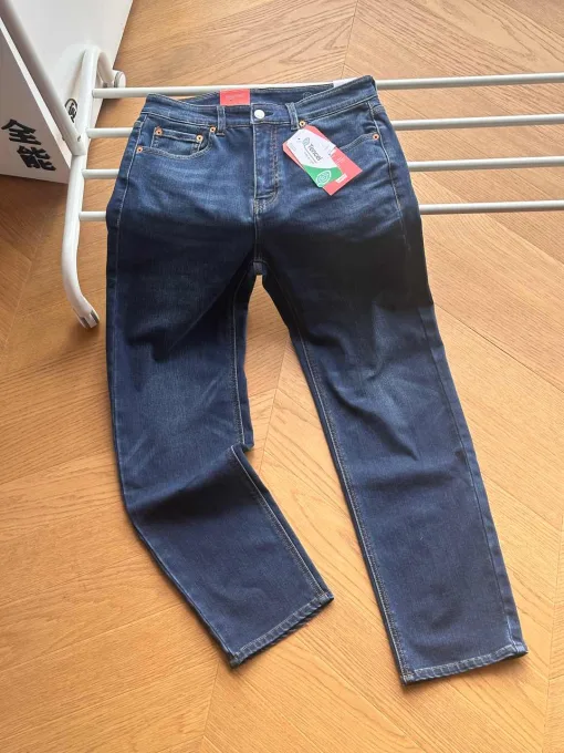 Hochwertige Levi’S Jeans im Fleece-Waschungsstil
