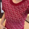 Hochwertige Burberry Kurzarm-Kollektion mit rotem Strick und Monogramm