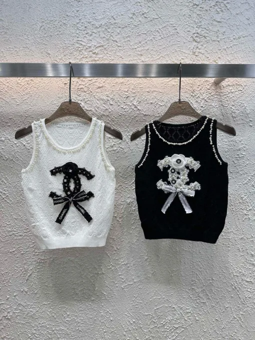 Hochwertige Chanel-Weste aus weißer Strickkollektion