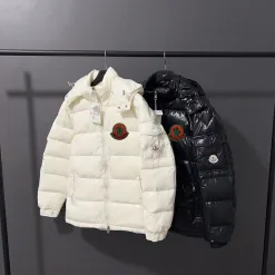 Hochwertige Moncler Daunenjacke Weiß Nylon Atmungsaktiv Luxus