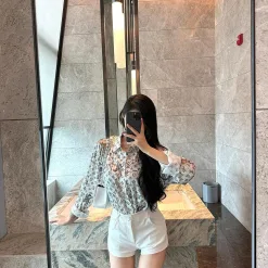 Hochwertige Louis Vuitton Hemdenkollektion mit Satin-Print