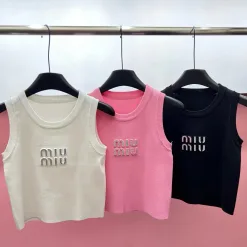 Hochwertige Miu Miu Weste im weißen Strickstil