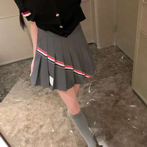 Hochwertiger Thom Browne Kurzrock Schwarz Klassischer Stil