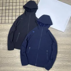 Hochwertiger Descente-Mantel in Schwarz, klassische Kollektion