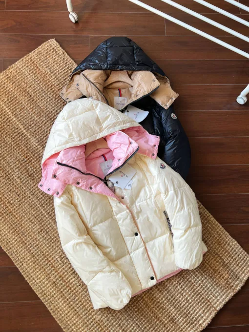 Moncler Jacke in Premium-Qualität aus schwarzem Nylon, Oversized-Kollektion