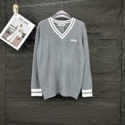 Luxus Miu Miu Pullover Grau Strick Logo Kollektion