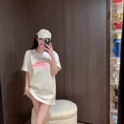 Premium Balenciaga Kurzarm-Kollektion mit schwarzem Logo