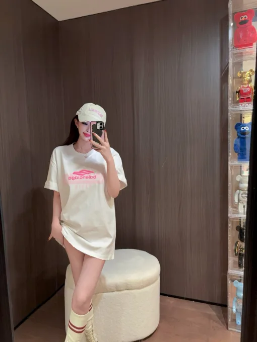 Premium Balenciaga Kurzarm-Kollektion mit schwarzem Logo