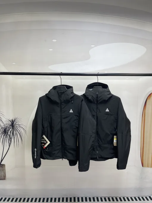 Hochwertige Nike-Jacken mit weißer Stickerei-Kollektion
