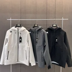 Bestseller Descente Jacken Schwarz Atmungsaktive Kollektion