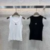 Hochwertige Weste aus der Vivienne Westwood Kollektion in weißem Strick mit Stickerei