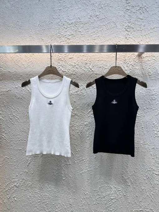 Hochwertige Weste aus der Vivienne Westwood Kollektion in weißem Strick mit Stickerei