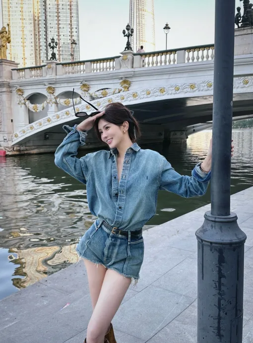 Hochwertiges Yves Saint Laurent Hemd im Blue Denim Logo Style