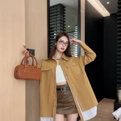 Luxus-Hemd aus der Monogramm-Kollektion von Miu Miu in Khaki