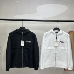 Hochwertige Balenciaga-Mäntel in Schwarz mit Stickerei