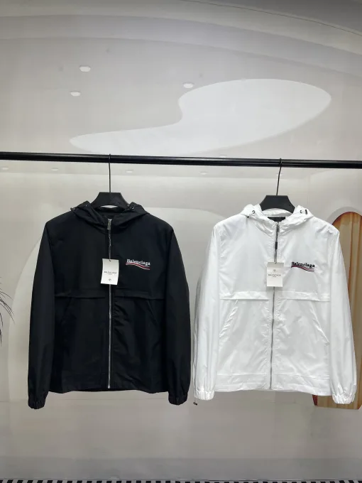 Hochwertige Balenciaga-Mäntel in Schwarz mit Stickerei