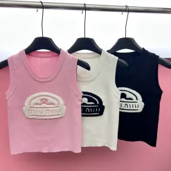 Hochwertige Miu Miu Weste in weißem Strick-Logo-Stil