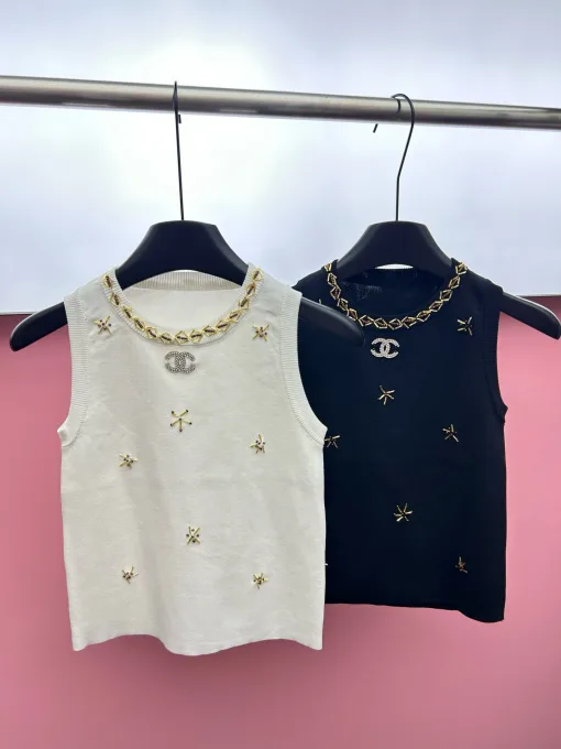 Hochwertige Chanel-Weste im weißen Strickstil