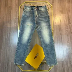 Luxus-Jeans von Fendi aus der Blue Denim Washed Kollektion