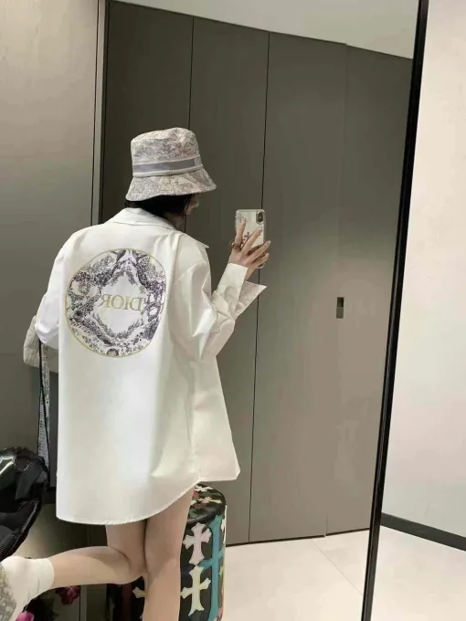 Hochwertiges Dior-Hemd im weißen Printstil