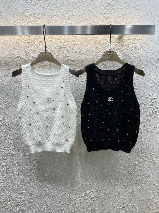 Hochwertige Chanel-Weste im weißen Strickstil