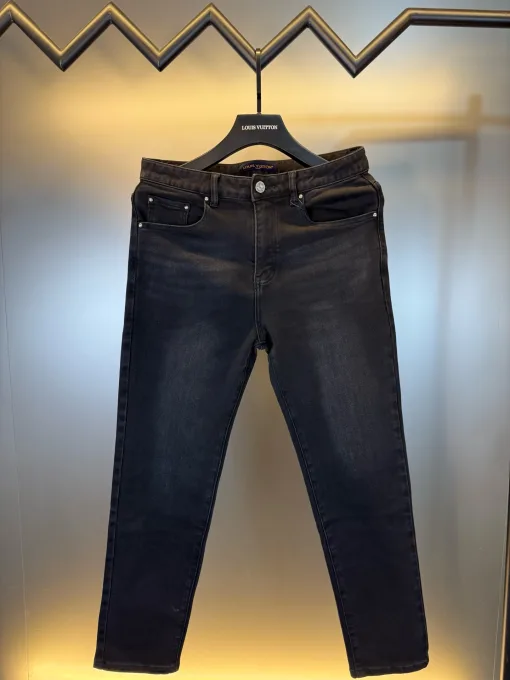 Hochwertige Louis Vuitton Jeans im schwarzen Denim-Stil mit Stickerei