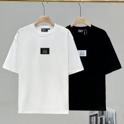 Luxuriöses Fila Kurzarmshirt im schwarzen Baumwolldruckstil