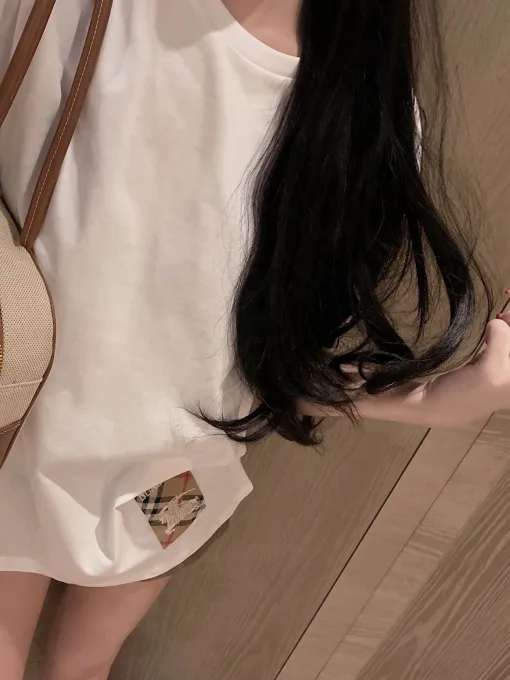 Luxus-Kurzarm-Kollektion mit schwarzem Logo von Burberry