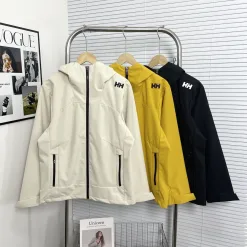 Luxus-Mäntel von Helly Hansen aus schwarzem Polyester Urban Luxury