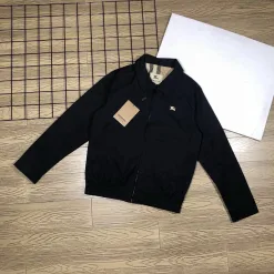 Hochwertiger Burberry Mantel Schwarz Bestickte Kollektion