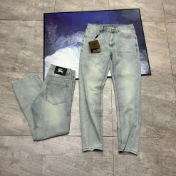 Premium Burberry Jeans im Logo-Stil aus grauem Leder