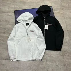 Premium Balenciaga Mäntel Schwarz bestickt Stil