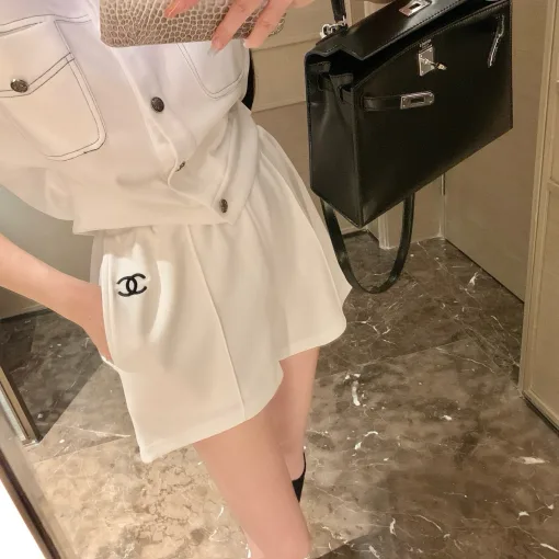 Bestseller Chanel Shorts Schwarz bestickt Stil
