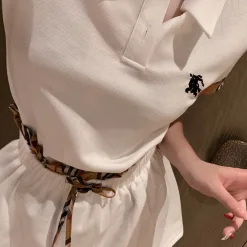 Burberry – Kurze Ärmel in Premiumqualität, schwarzer bestickter Stil