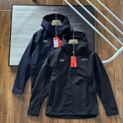 Hochwertiger Helly Hansen Mantel Schwarz Urban Luxury