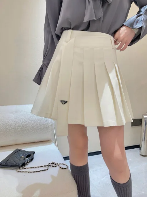Hochwertiger Prada Faltenrock Schwarz Logo Kollektion