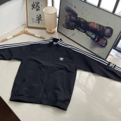 Bestseller der Adidas Coat Stripe Kollektion