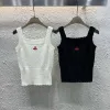 Hochwertige Weste aus der Vivienne Westwood Kollektion in weißem Strick mit Stickerei