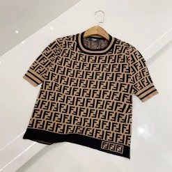 Hochwertiger Fendi-Strick-Print im Kurzarmstil
