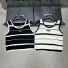 Premium Miu Miu Weste in weißem Strick-Logo-Stil