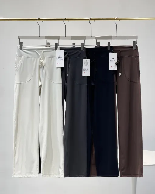 Luxuriöse Lululemon Straight-Leg-Hose aus schwarzem Spandex mit Logo-Kollektion