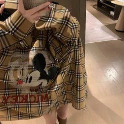 Luxus-Burberry-Hemd in Khaki-Print-Kollektion