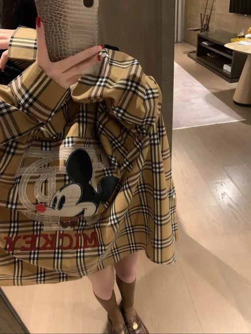 Luxus-Burberry-Hemd in Khaki-Print-Kollektion