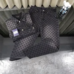 Hochwertige Louis Vuitton Jeans im Black Denim Washed Style