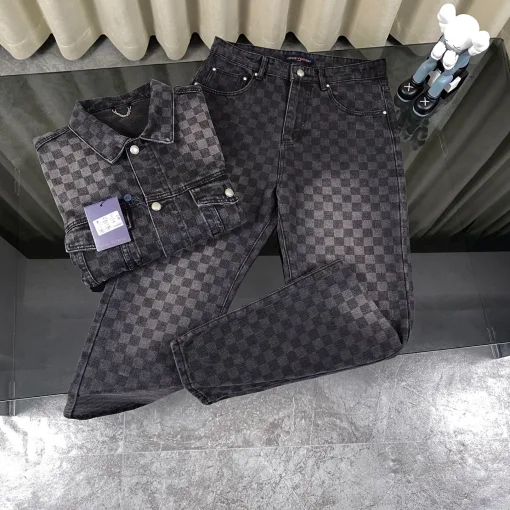 Hochwertige Louis Vuitton Jeans im Black Denim Washed Style
