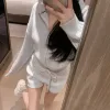 Luxuriöse Alo-Shorts in Grau mit Monogrammmuster