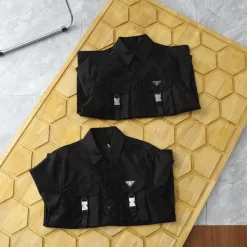 Premium Prada Kurzarmhemden Schwarz Nylon Style